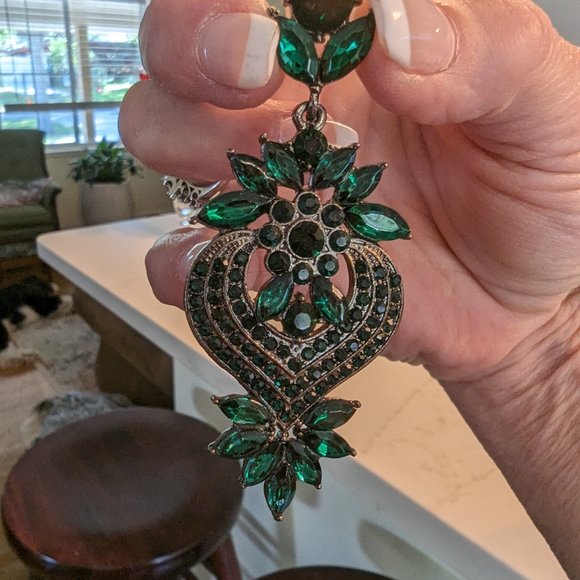 Chandelier Emerald Green Rhinestone Earrings - Picture 6 of 10